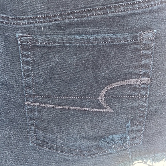 American Eagle Stretch distressed black shorts-size 8 - Picture 4 of 8